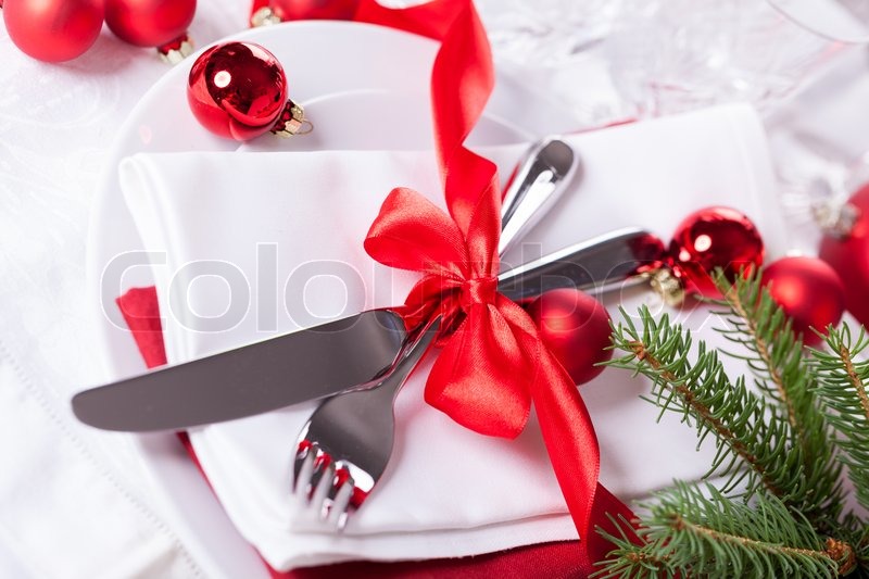 10977546-romantic-red-christmas-table-setting
